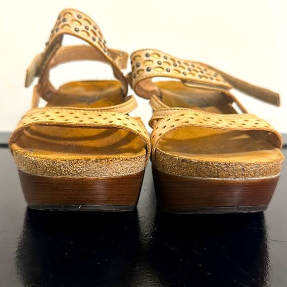 Naot Heeled Studded Leather Straps Sandals Sz 37 - Picture 4 of 11